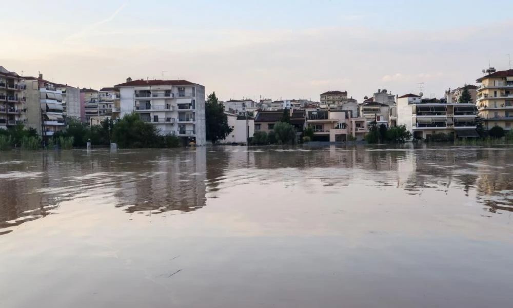 Ειδικό βοήθημα 250 ευρώ σε κάθε οικογένεια που επλήγη από τις πλημμύρες από τη Μητρόπολη Λαρίσης